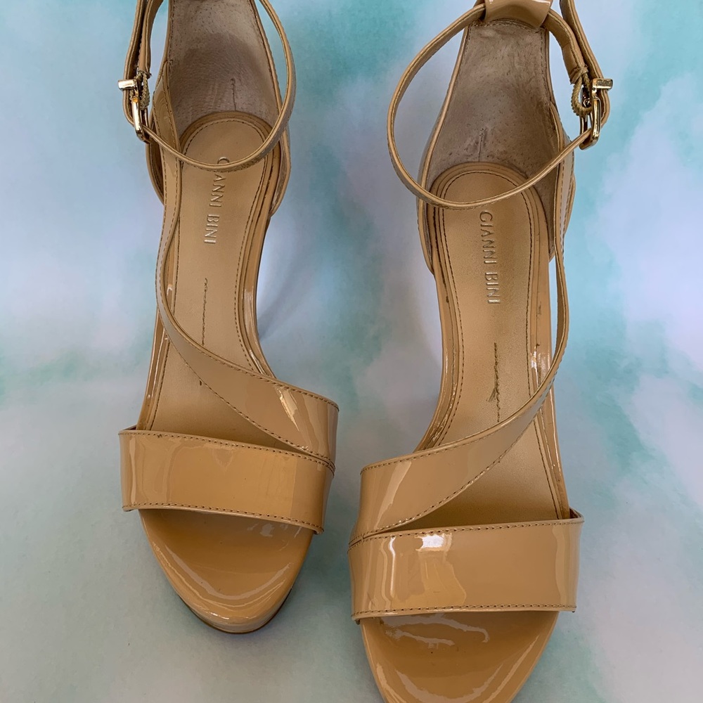 Gianni Bini Nude Heels